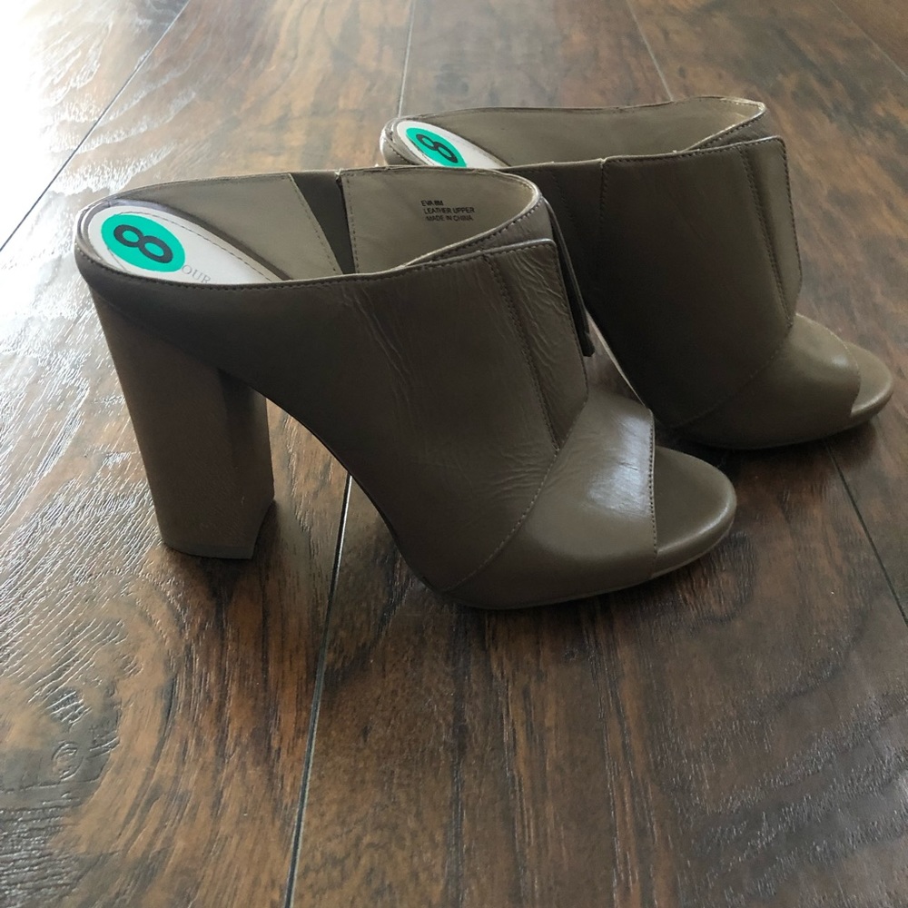 Pour la victoire Eva mule 8 new never worn